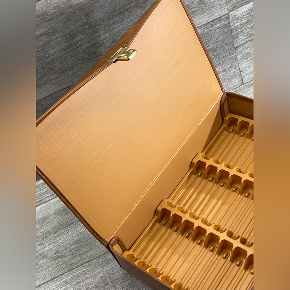 VTG Service Mfg. Co. Made in USA 24 Ct. Cassette Travel Storage Hard Shell Case - Picture 5 of 16